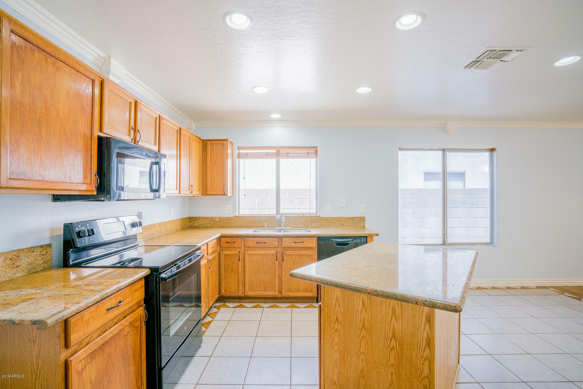 Property Photo:  10792 W Edgemont Avenue  AZ 85392 