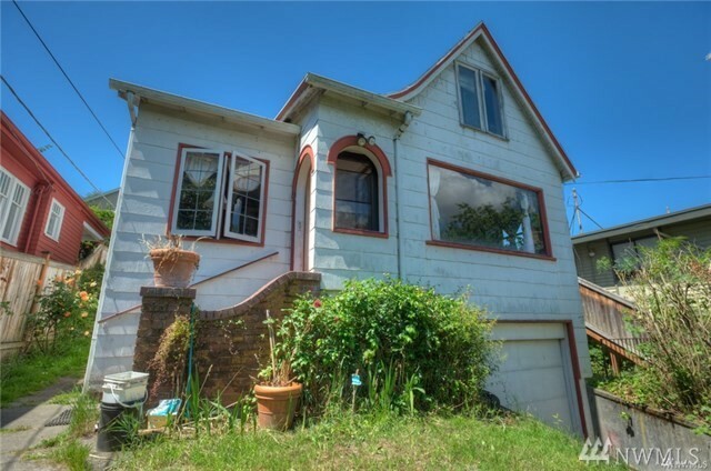 Property Photo:  2641 Mayfair Ave N  WA 98109 