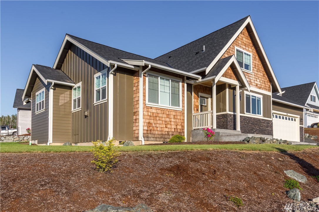 Property Photo: 5966 Monument Dr WA 98248