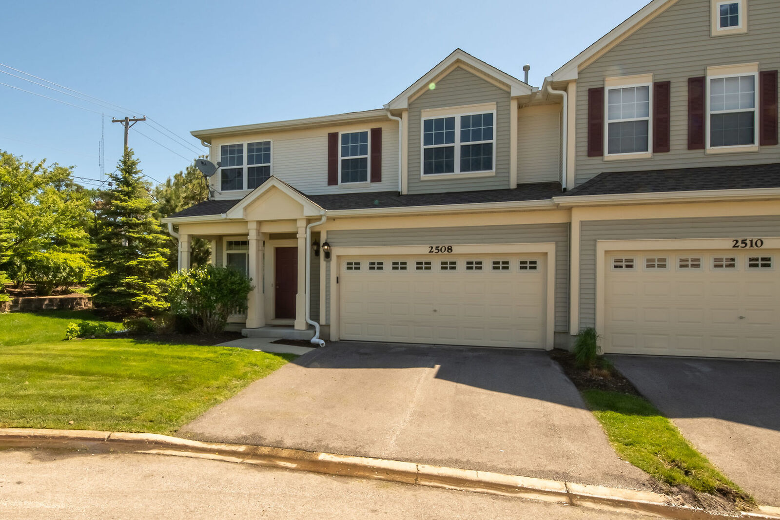 Property Photo:  2508 Hillsboro Boulevard  IL 60503 