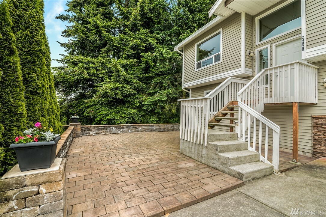 Property Photo:  2402 Melvin Ave D  WA 98203 