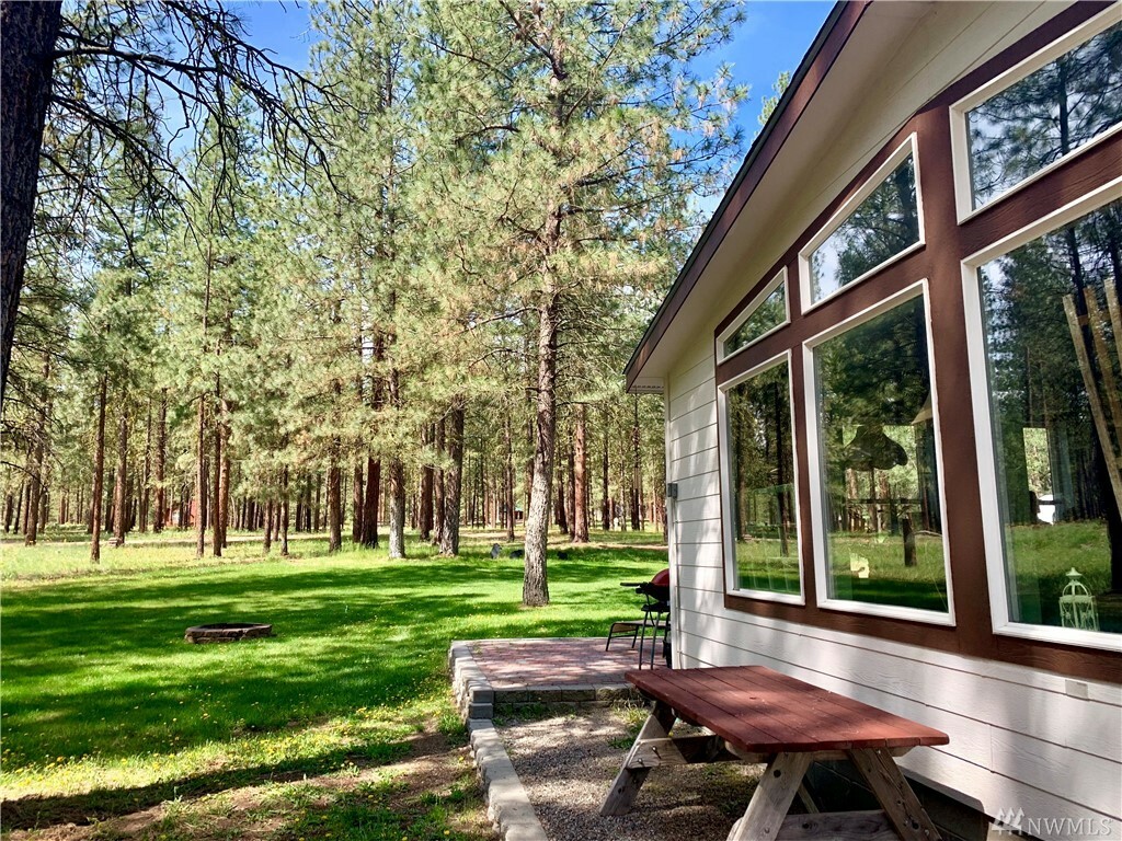 Property Photo:  105 Twin Lakes Dr  WA 98862 