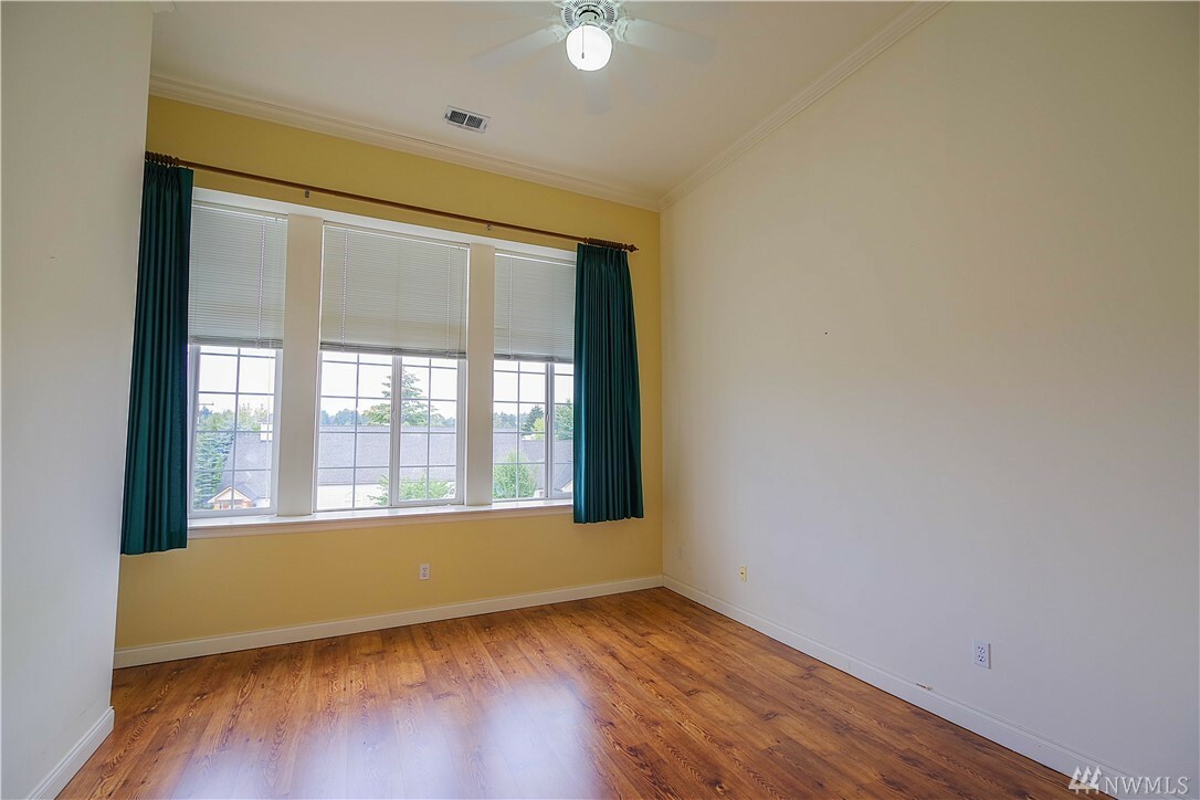 Property Photo:  202 E 3rd St 207  WA 98922 