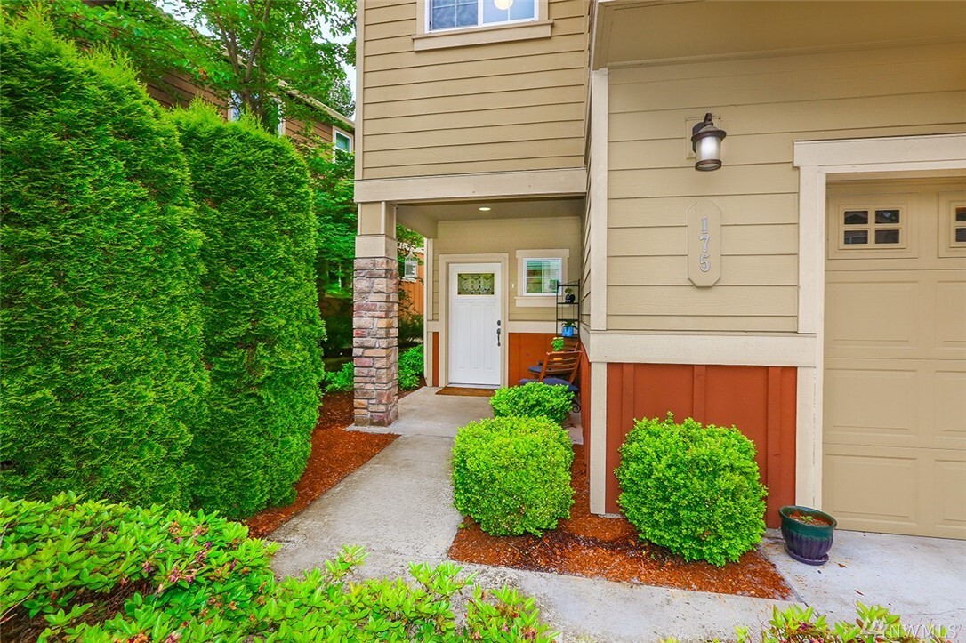 Property Photo: 175 S 163rd Lane WA 98148