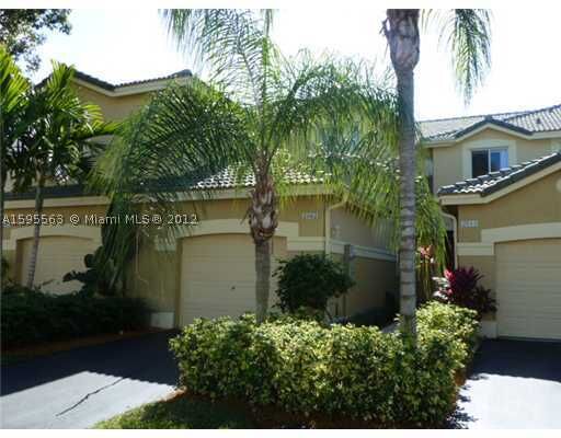 Property Photo: 2082 Hacienda Te 2082 FL 33327