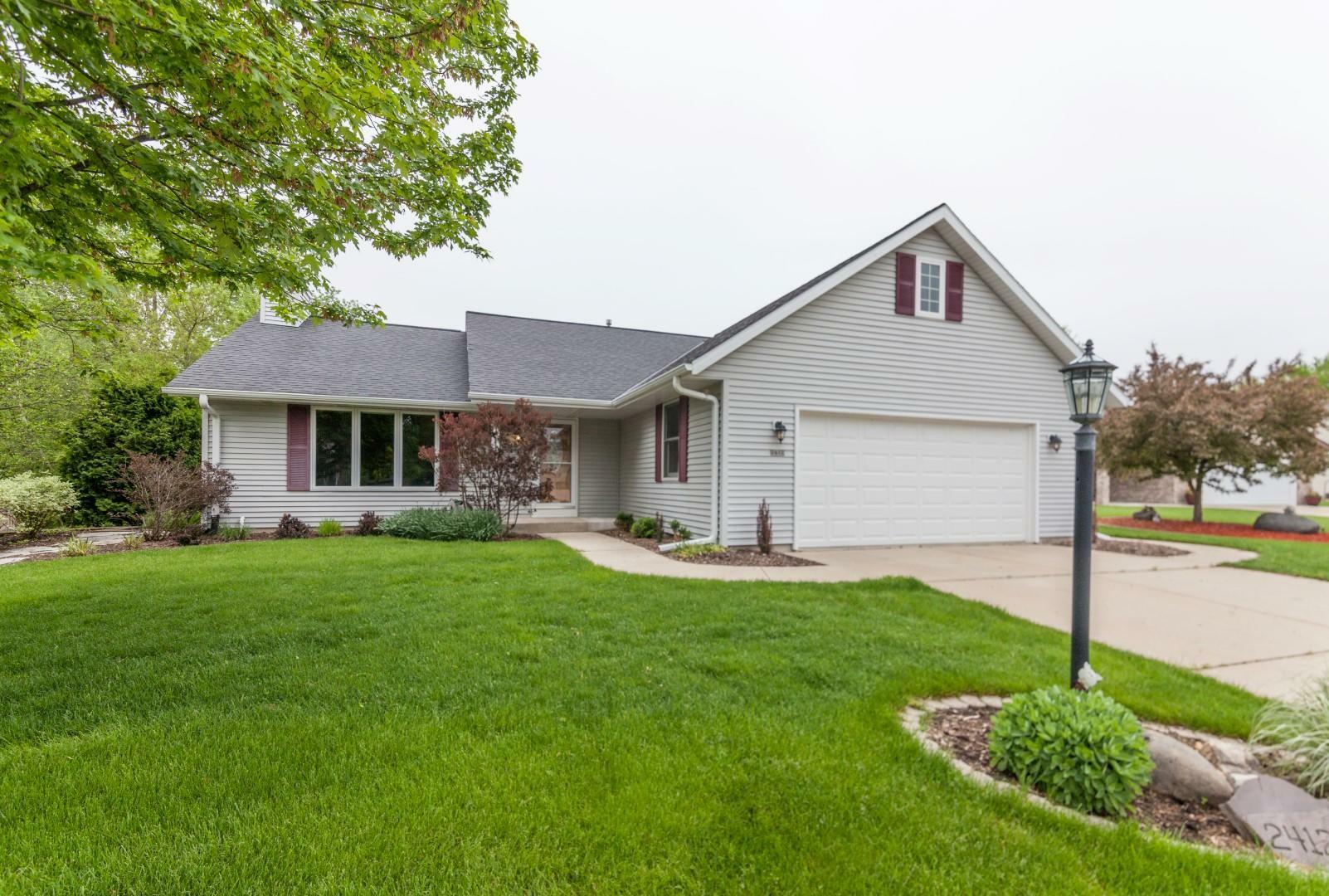 Property Photo:  2412 Tanager Ct  WI 53189 