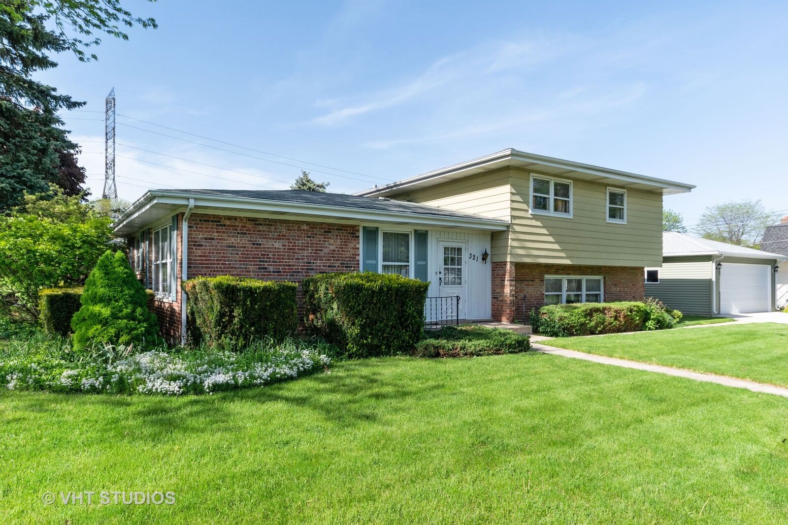 Property Photo:  321 E North End Avenue  IL 60126 