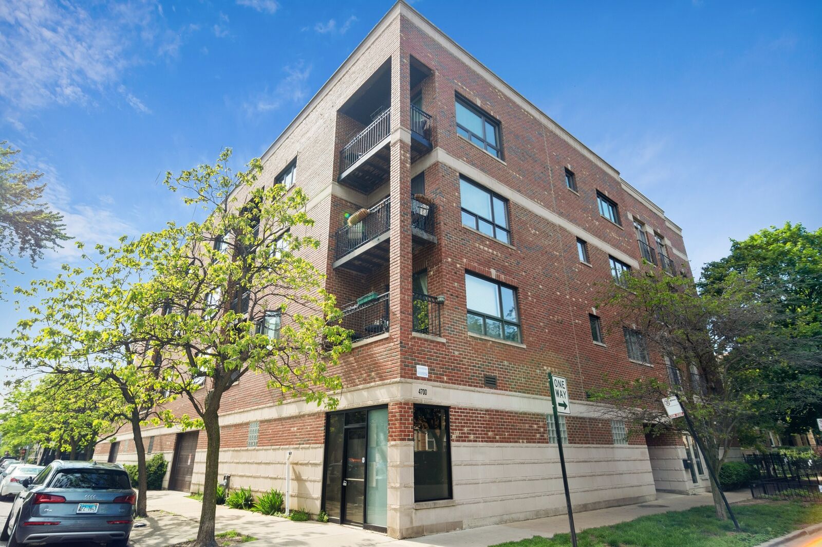 Property Photo: 4700 North Kenmore Avenue 2C IL 60640