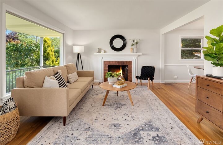 Property Photo: 4227 33rd Ave W WA 98199