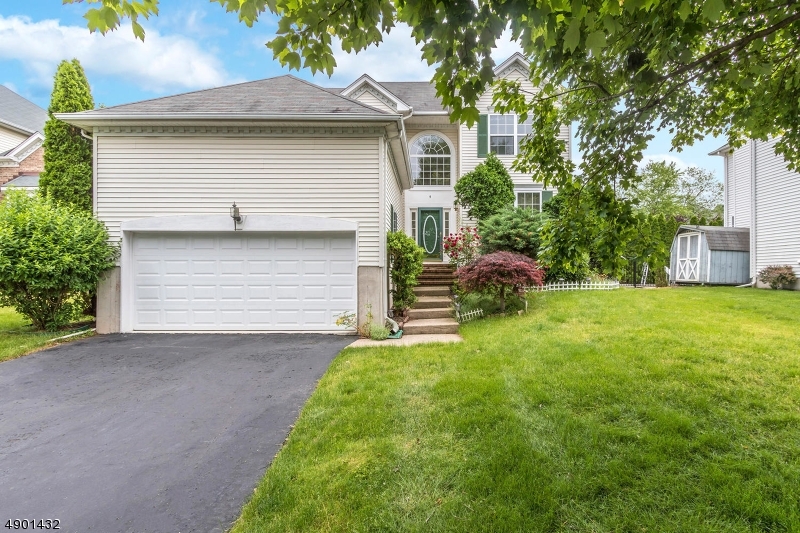 Property Photo: 5 Sutton Ct NJ 08807