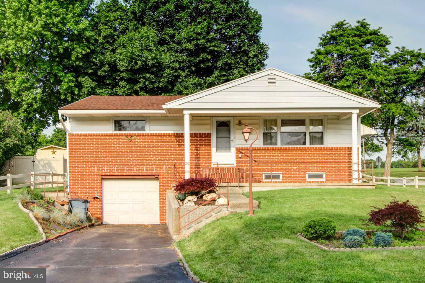 Property Photo:  200 Melvale Road  PA 17313 