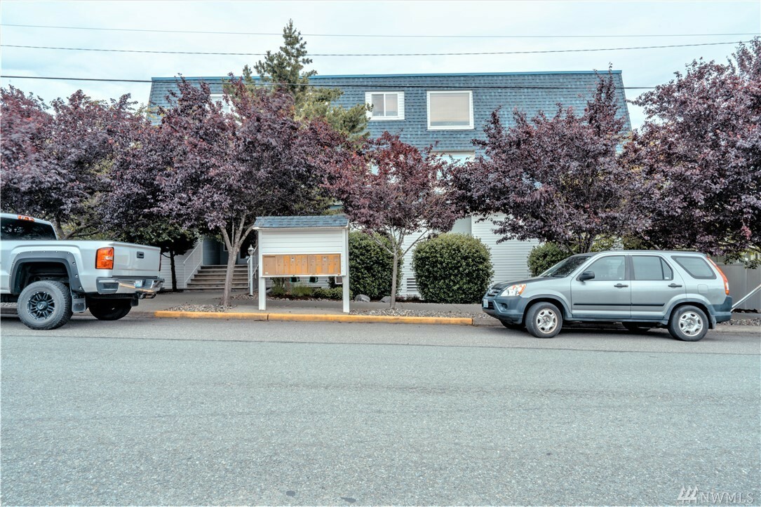 Property Photo:  910 34th St 202  WA 98221 