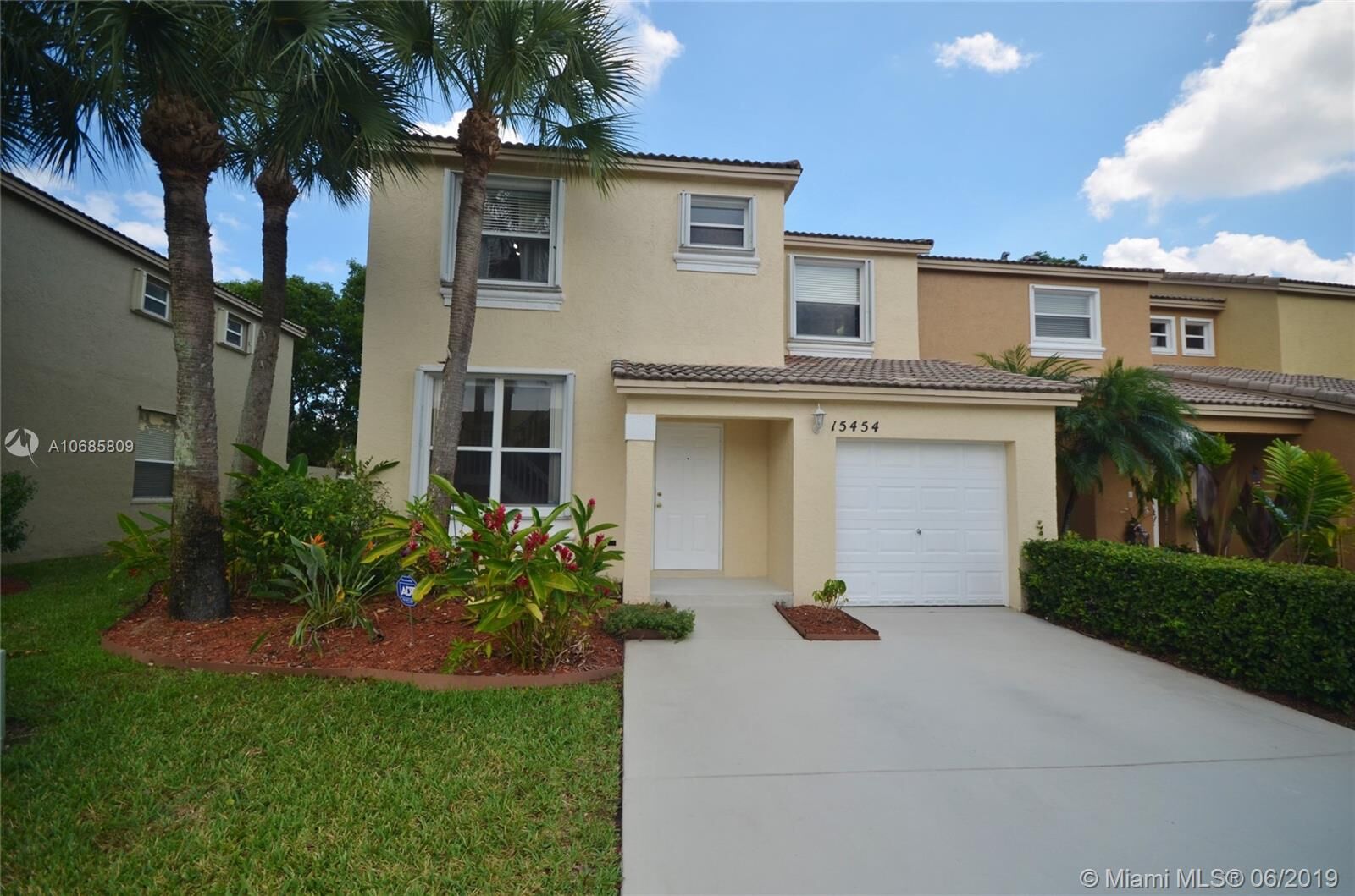 Property Photo: 15454 NW 12th Ct 15454 FL 33028