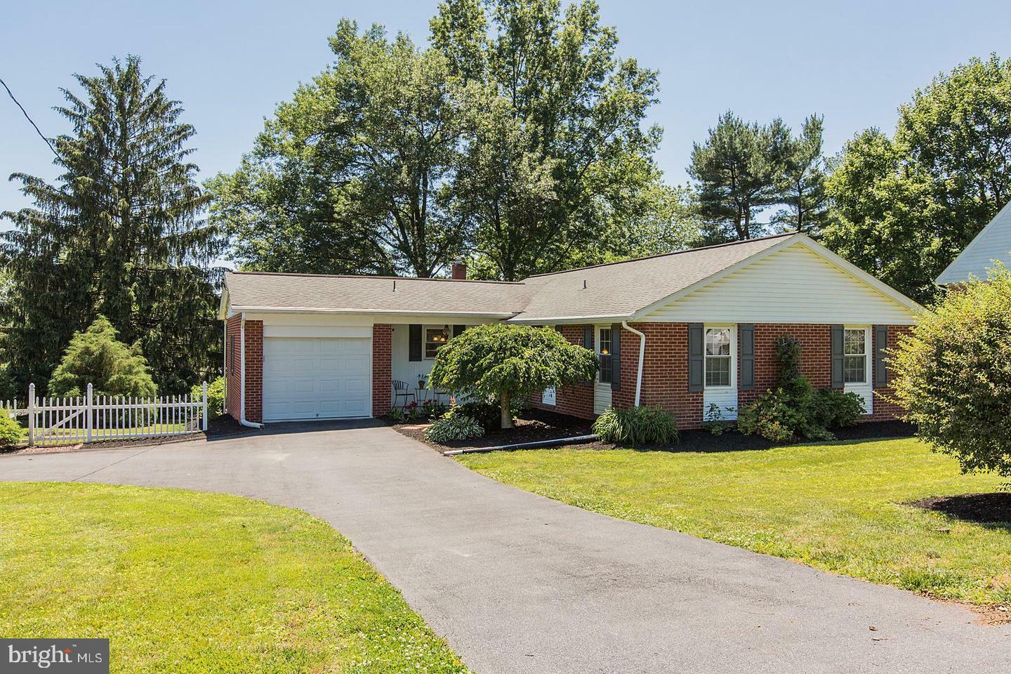 Property Photo:  1100 Harriet Avenue  PA 17601 