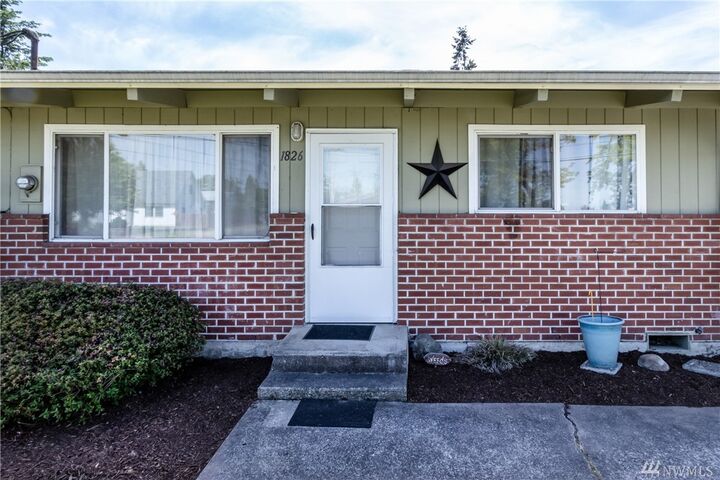 Property Photo:  1824 W Pioneer Ave  WA 98371 