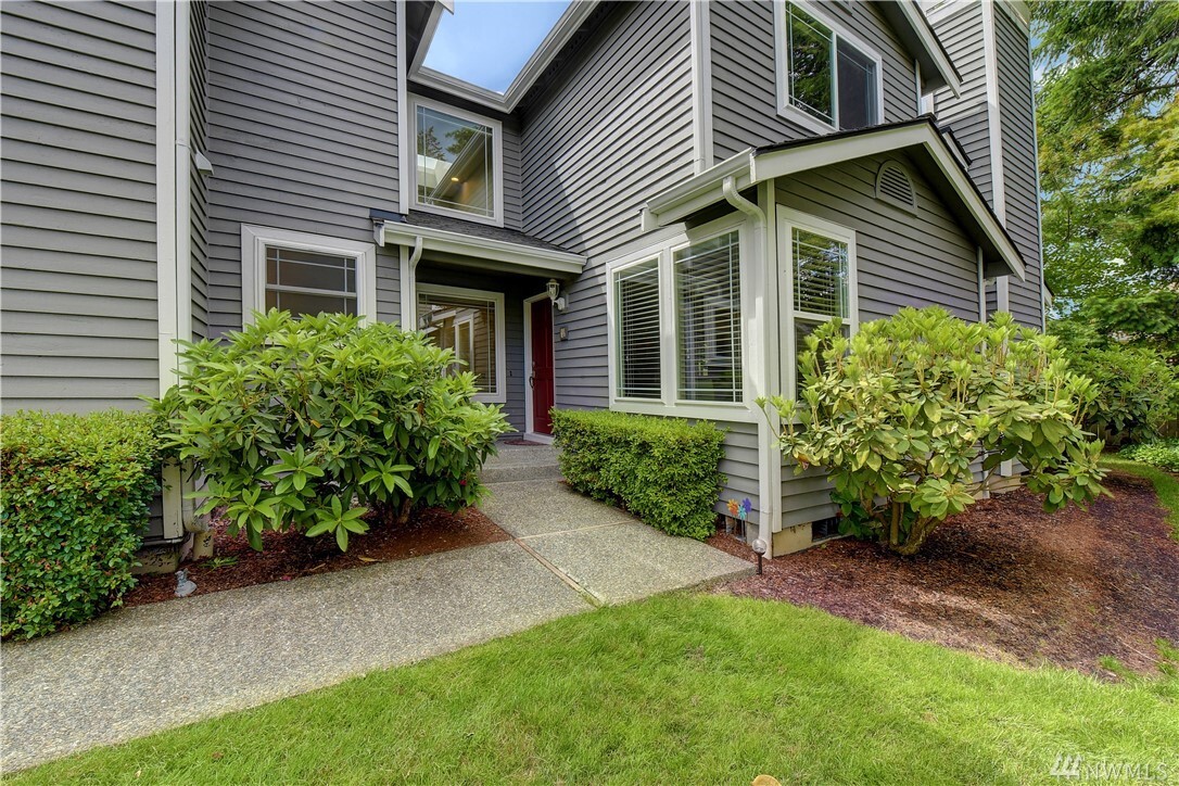 Property Photo: 24308 SE 41st Lane WA 98029