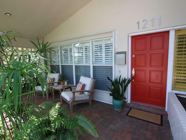 Property Photo:  1211 Adams St  FL 33019 
