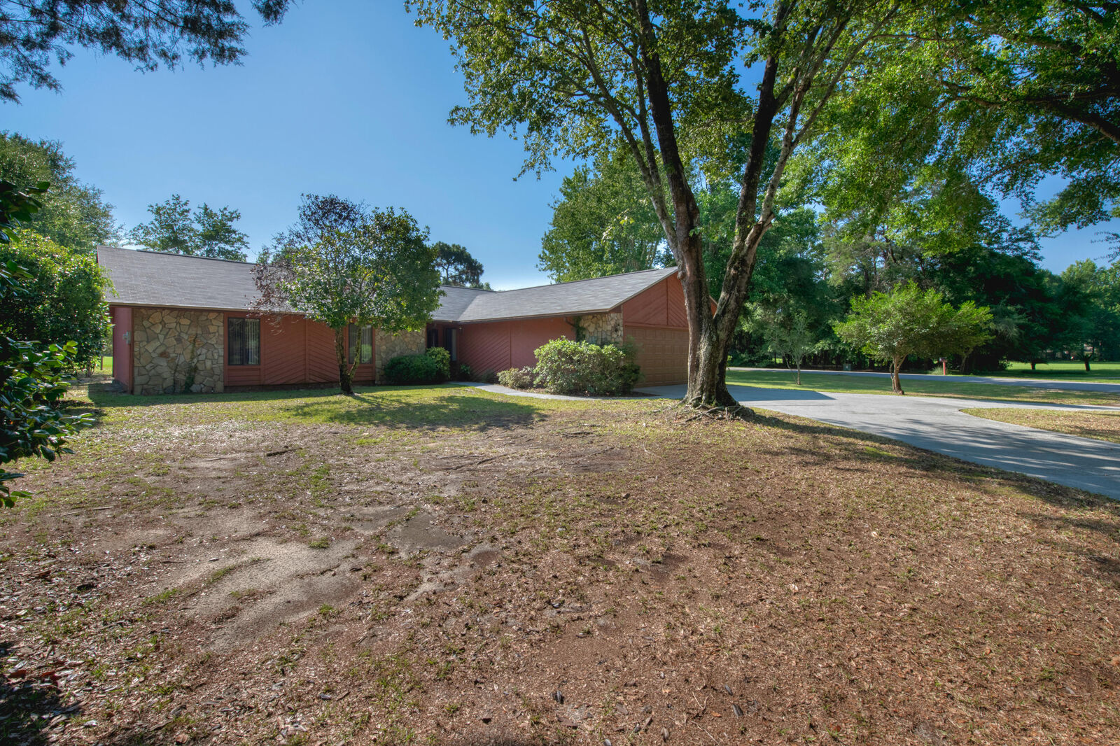 Property Photo: 318 Sharon Drive FL 32578