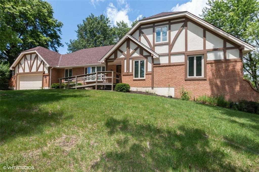 Property Photo:  1008 Wyckwood Drive  MO 64068 