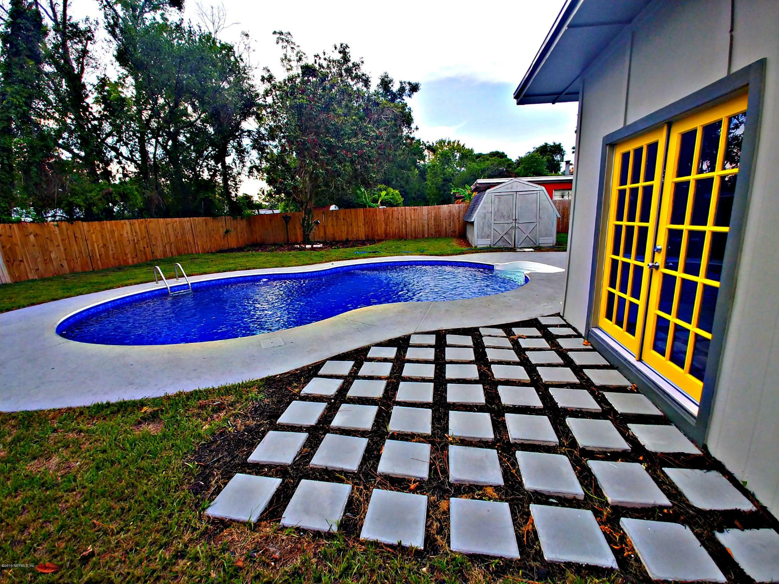 Property Photo:  1216 Skye Drive E  FL 32221 