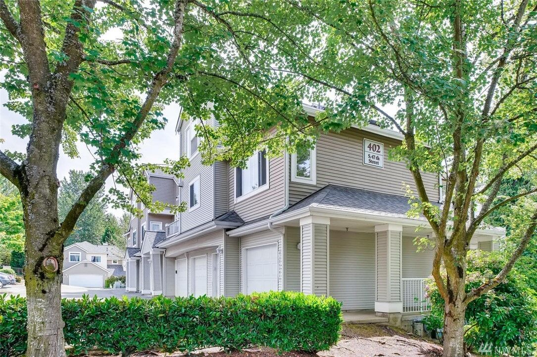 Property Photo:  402 S 47th St E  WA 98055 