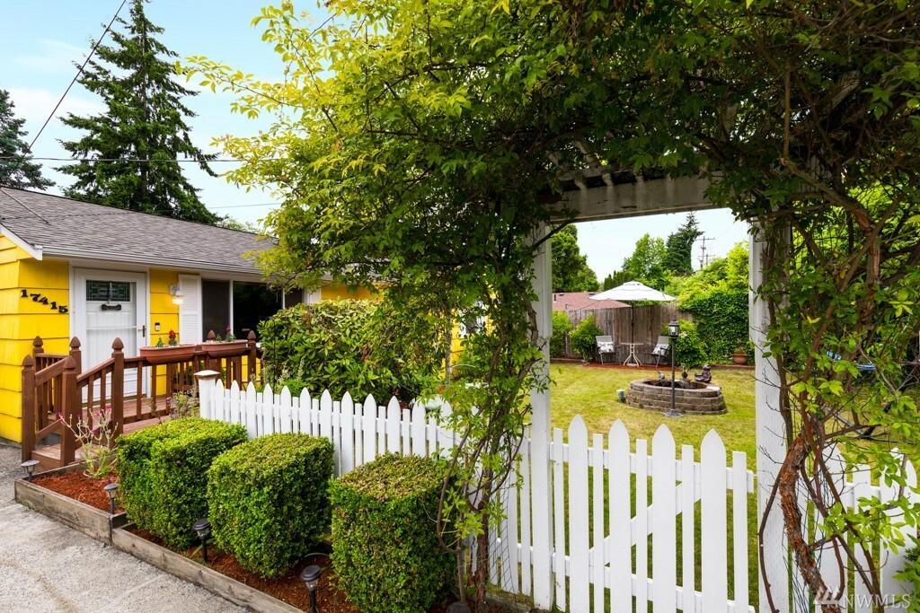 Property Photo: 17415 12th Ave NE WA 98155