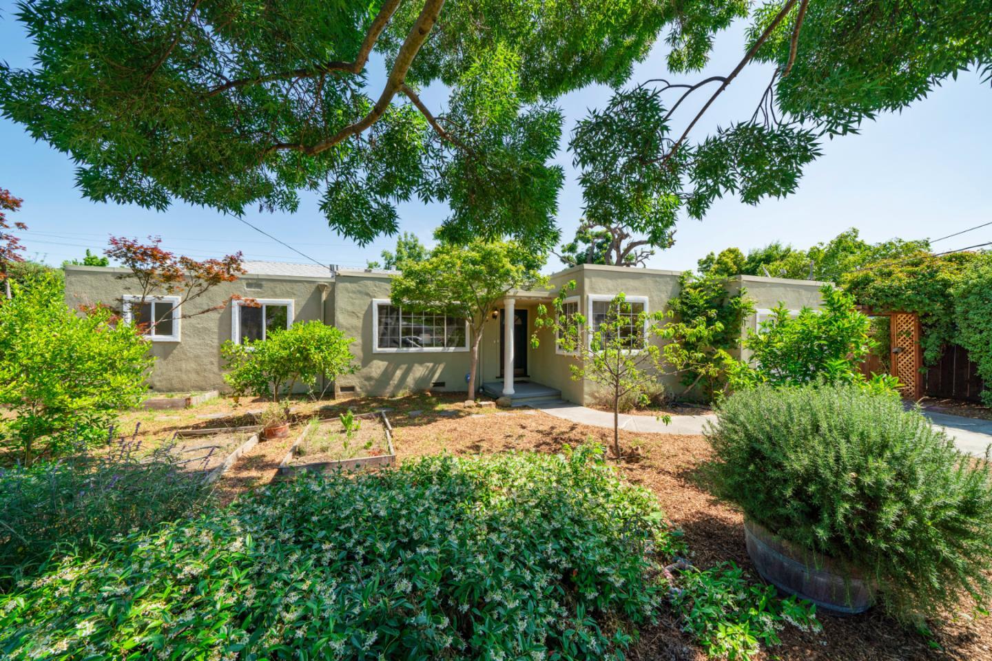 Property Photo: 3 Friendly Court CA 94063