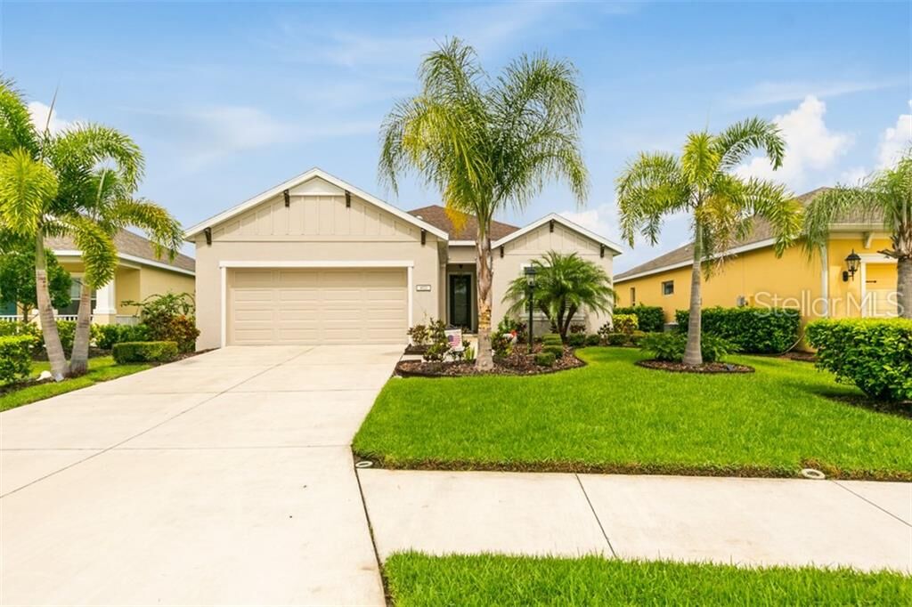 Property Photo: 4521 Golden Gate Cove FL 34211