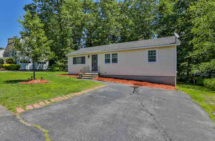 Property Photo:  8 South London Drive  NH 03062 
