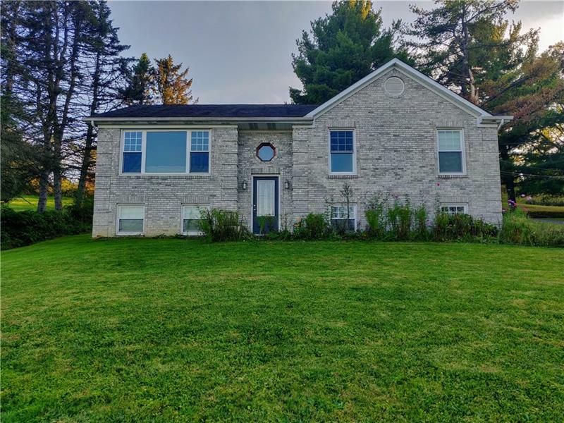 Property Photo:  311 Pine Ln  PA 15108 