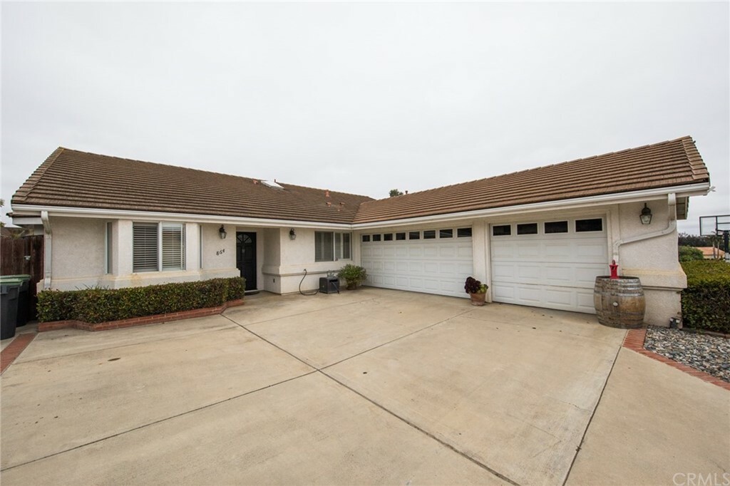 Property Photo:  864 McCloud Street  CA 93455 