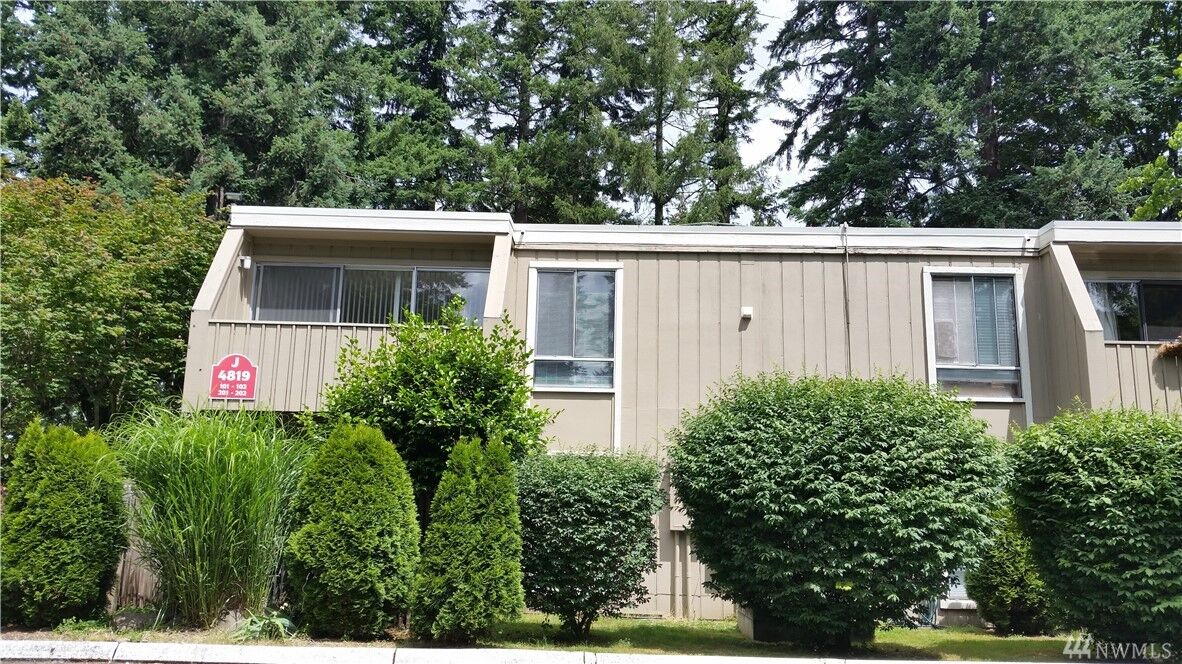 Property Photo: 4819 180th St SW J202 WA 98037