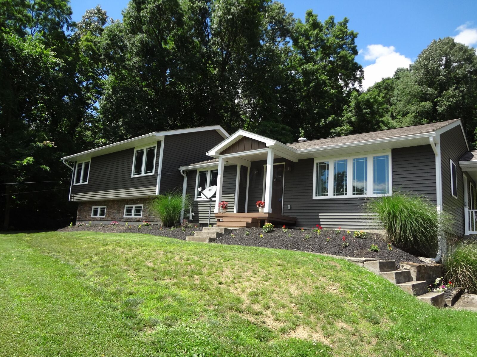 Property Photo: 3579 Sharon Valley NE Road OH 43055