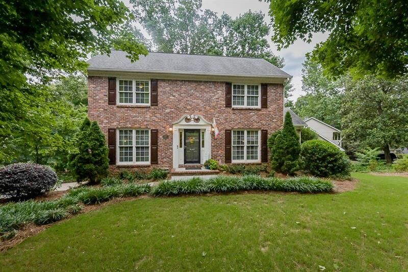 Property Photo:  615 Springview Court   30076