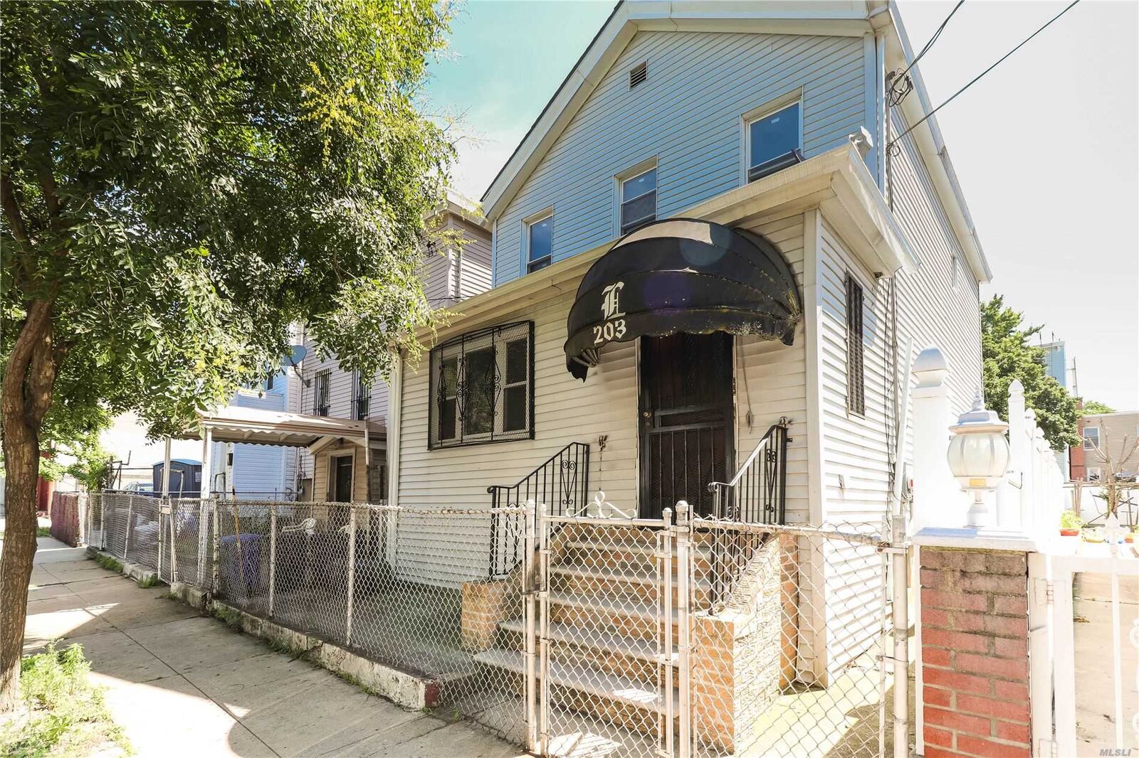 Property Photo:  203 Wyona Street  NY 11207 