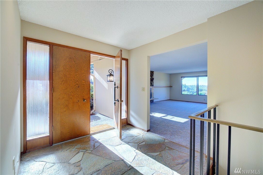 Property Photo:  9228 NE 37th Place  WA 98004 