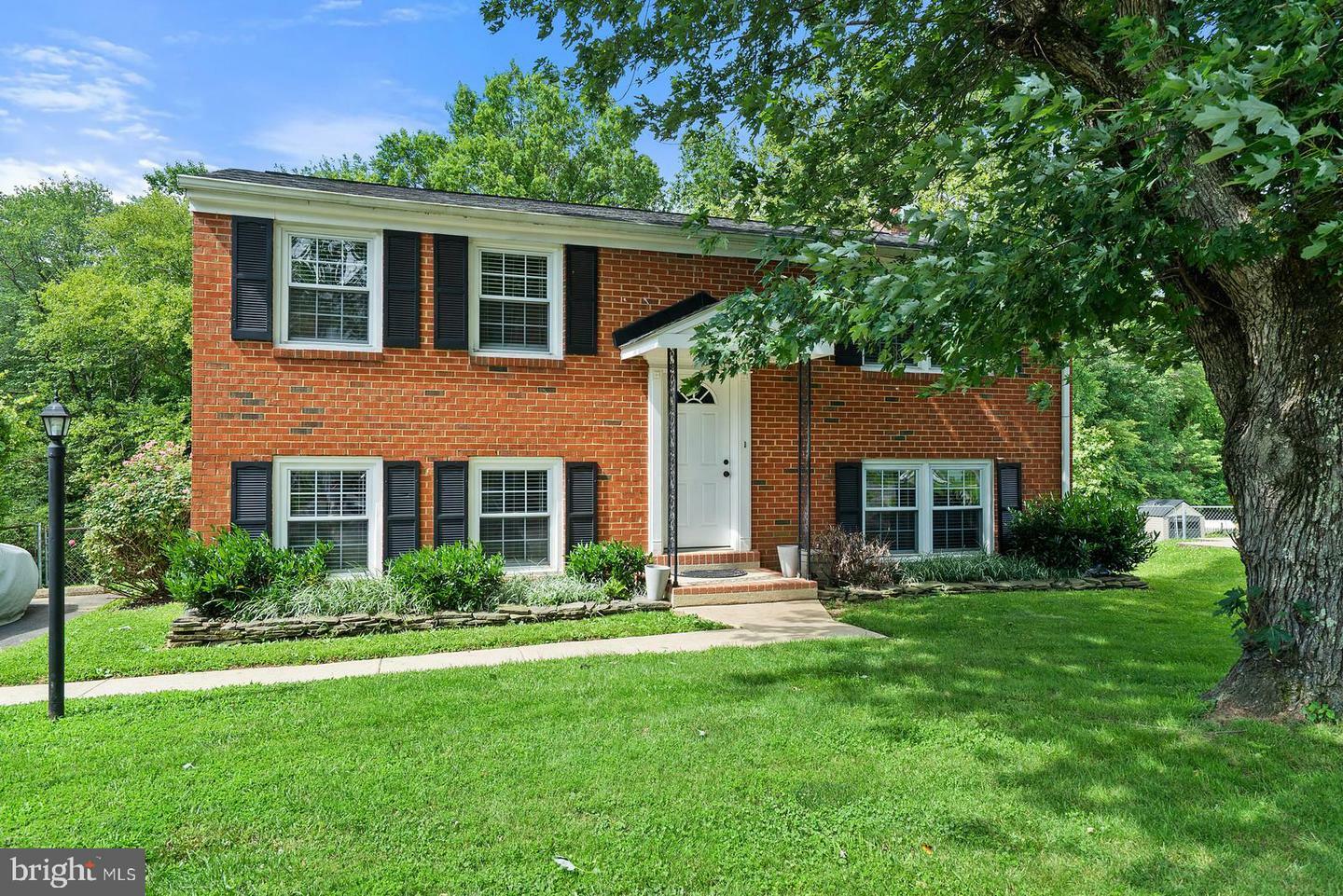 Property Photo:  14204 Mapledale Avenue  VA 22193 