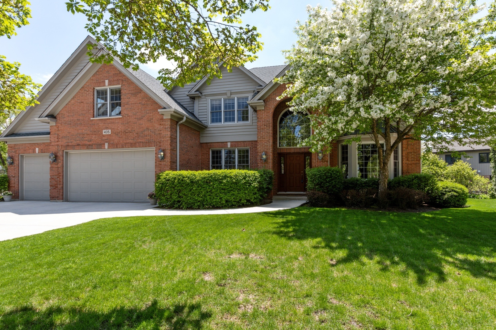 Property Photo:  435 South Winterhaven Court  IL 60067 