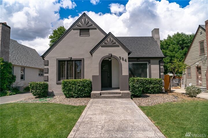 Property Photo:  764 Monroe St  WA 98801 