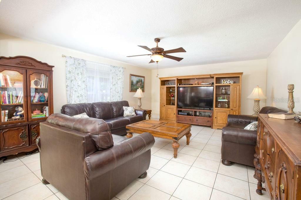 Property Photo:  811 N Midland Drive  FL 32725 