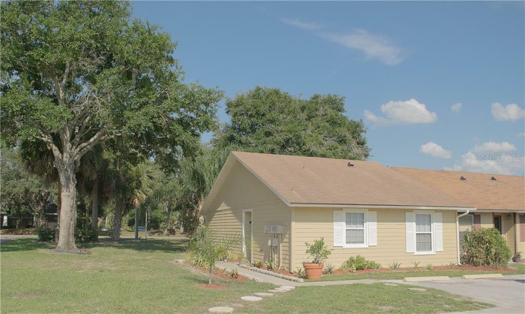 Property Photo: 2 Sandalwood Court FL 32765