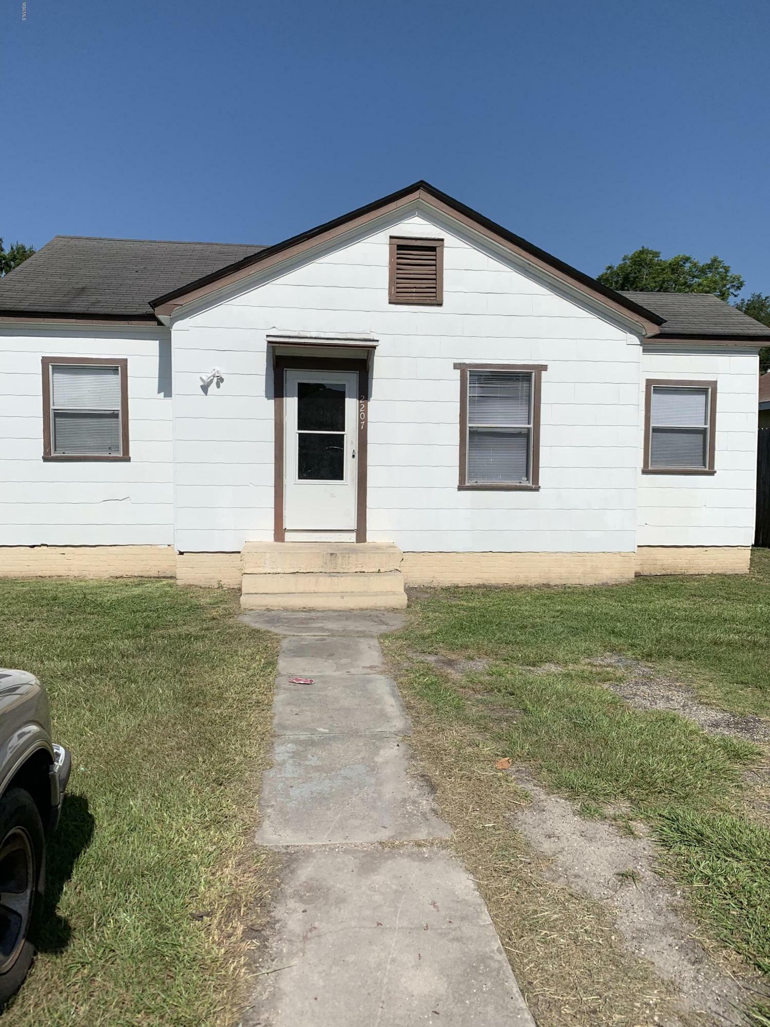 Property Photo:  2207 21st Avenue  MS 39501 