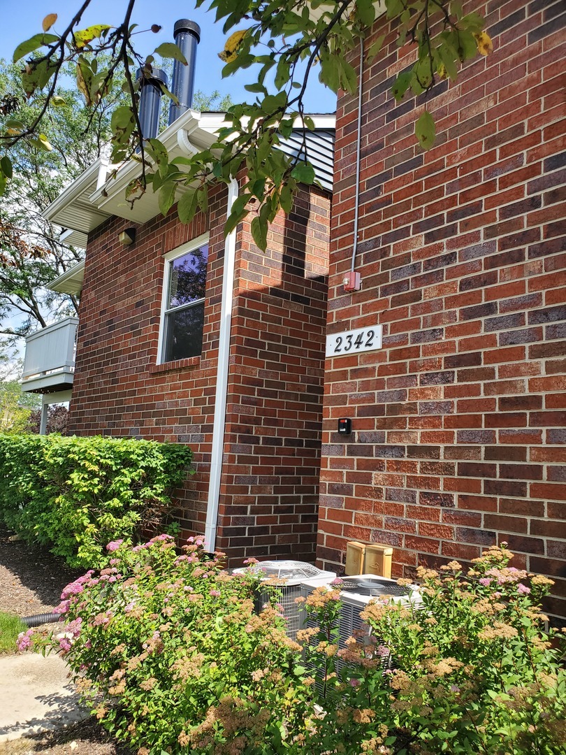 Property Photo:  2342 S Goebbert Road 1078  IL 60005 