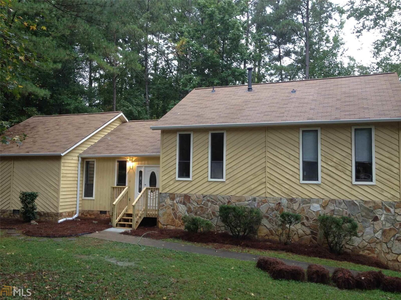 Property Photo: 605 Fern Brooks Drive GA 30331