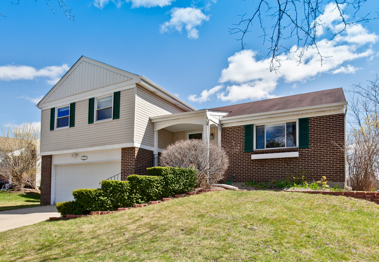 Property Photo:  21 Monterey Drive  IL 60061 