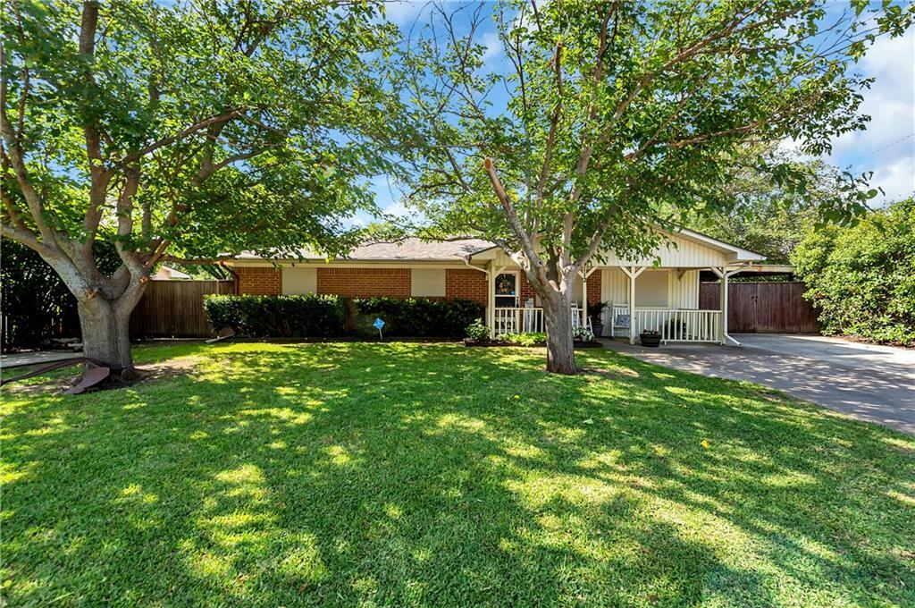 Property Photo:  112 Southpark Court  TX 76266 