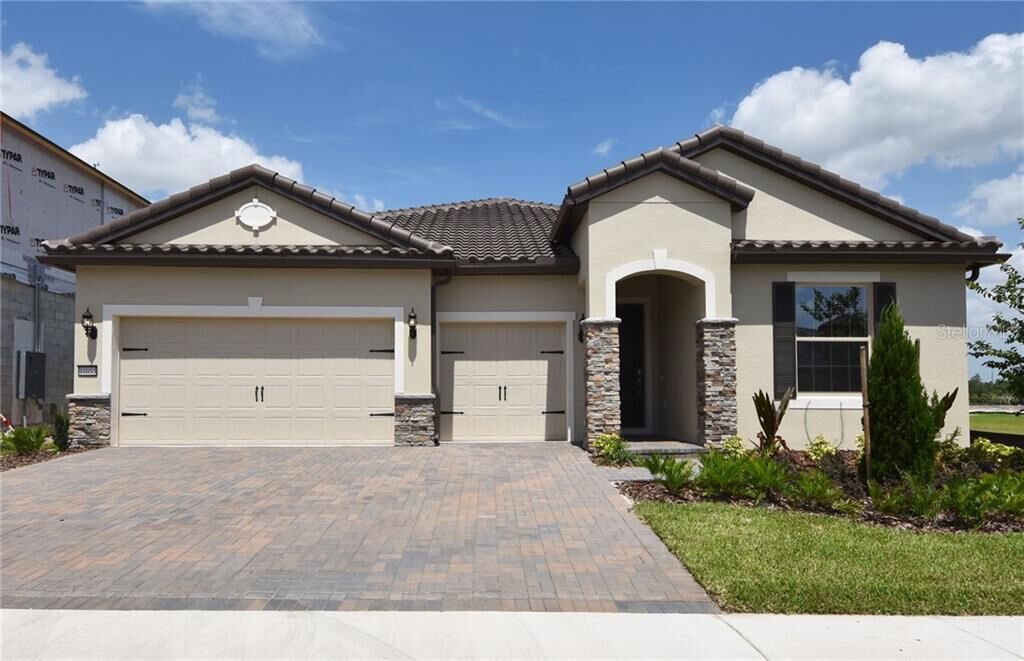 Property Photo:  10055 Covered Moss Drive  FL 32836 