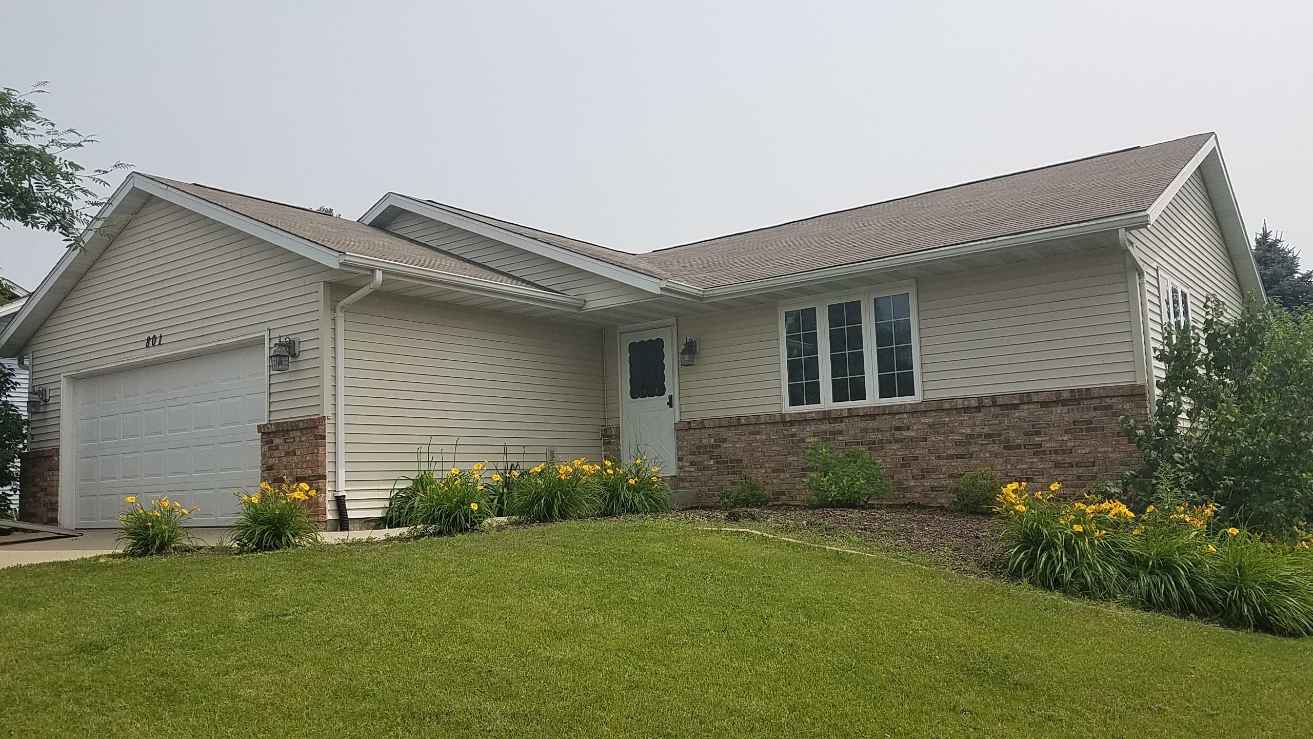 Property Photo: 801 Royal Dr WI 53090