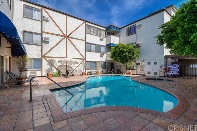 Property Photo:  18530 Hatteras Street 123  CA 91356 