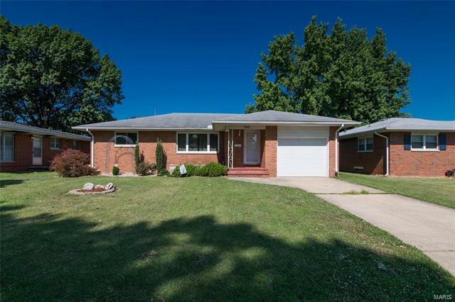 Property Photo: 946 Willow Street 62095